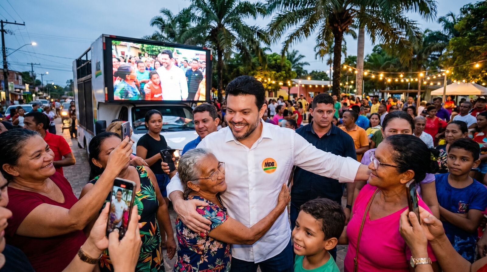 Acácio Favacho em encontro com lideranças do Amapá